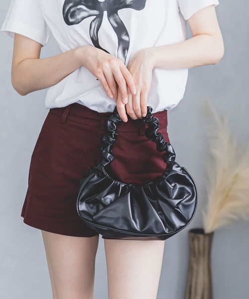 madrepadre（マドレパドレ）の「ギャザーハンドバッグ ミニ 小さめ 鞄（ハンドバッグ・レディース・ブラック/ホワイト/シルバー・FREE）」の4枚目の写真