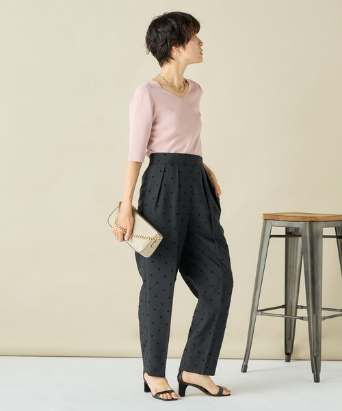 NOLLEY’S(ノーリーズ)の「《手洗い可能》総針2WAY Vネックプルオーバーニット(ニット/セーター・レディース・ベビーピンク/ブラウン/レッド/ブラック・38)」の19枚目の写真