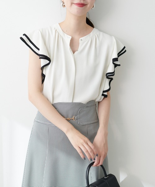 natural couture(ナチュラルクチュール)の「配色ラッフルスリーブブラウス(シャツ/ブラウス・レディース・ラベンダー/ミント/ライトベージュ/アイボリー/ブラック/ドット・FREE)」の9枚目の写真