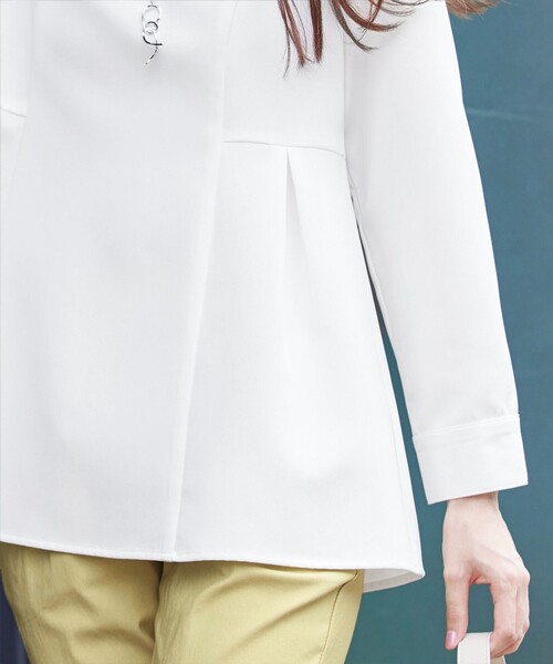 Tiaclasse（ティアクラッセ）の「ソフトペプラムブラウス（シャツ/ブラウス・レディース・ライトグレー/オフホワイト/ブラック・M/L）」の12枚目の写真