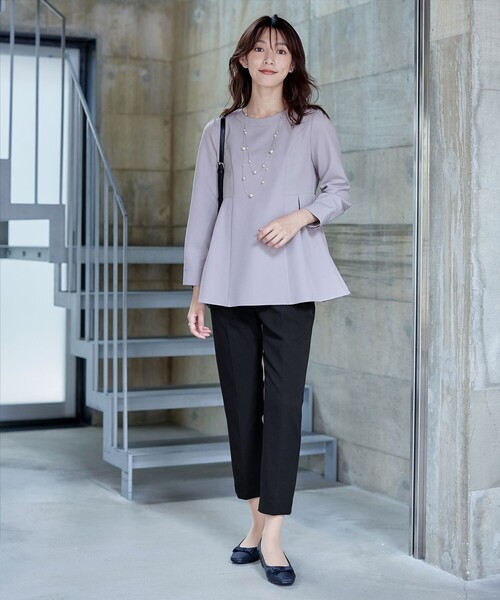 Tiaclasse（ティアクラッセ）の「ソフトペプラムブラウス（シャツ/ブラウス・レディース・ライトグレー/オフホワイト/ブラック・M/L）」の15枚目の写真