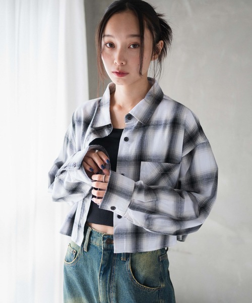 WEGO(ウィゴー)の「WEGO/オンブレチェックショートシャツ(シャツ/ブラウス・レディース・ホワイト系その他2/ブラック系その他2・FREE)」の2枚目の写真