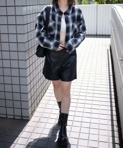 WEGO(ウィゴー)の「WEGO/オンブレチェックショートシャツ(シャツ/ブラウス・レディース・ホワイト系その他2/ブラック系その他2・FREE)」の4枚目の写真