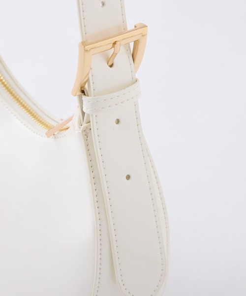 one after another NICE CLAUP（ワンアフターアナザーナイスクラップ）の「エンブレム付き/エナメルミニホーボーバッグ（ショルダーバッグ・レディース・ブラック/レッド/ピンク/アイボリー・FREE）」の6枚目の写真