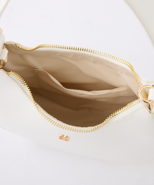 one after another NICE CLAUP（ワンアフターアナザーナイスクラップ）の「エンブレム付き/エナメルミニホーボーバッグ（ショルダーバッグ・レディース・ブラック/レッド/ピンク/アイボリー・FREE）」の16枚目の写真