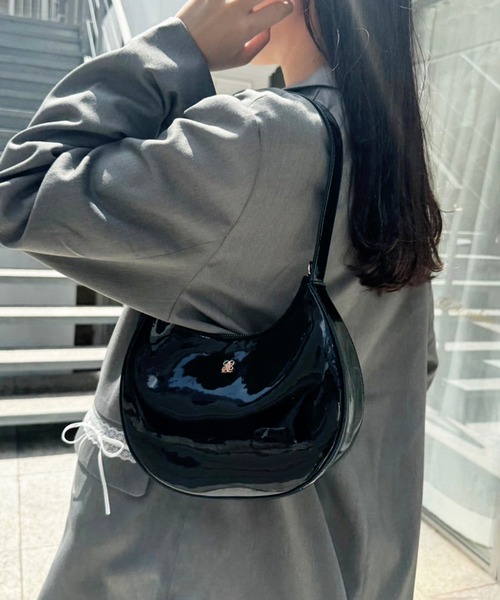 one after another NICE CLAUP（ワンアフターアナザーナイスクラップ）の「エンブレム付き/エナメルミニホーボーバッグ（ショルダーバッグ・レディース・ブラック/レッド/ピンク/アイボリー・FREE）」の12枚目の写真