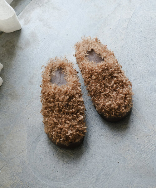 Kastane（カスタネ）の「ファーサボ（サンダル・レディース・ブラック/ベージュ・37/38）」の2枚目の写真