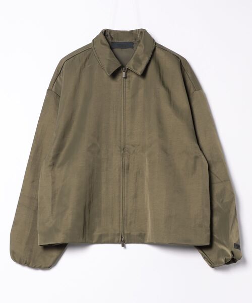 FOG ESSENTIALS(エフオージーエッセンシャルズ)の「Fear of God ESSENTIALS/FOG エッセンシャルズ/EXTURED NYLON TRUCKER JACKET(ナイロンジャケット・メンズ・カーキ・L/M/S/XL)」の4枚目の写真