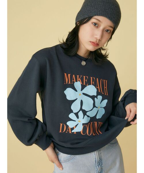 Ungrid（アングリッド）の「【WEB限定】フラワープリントスウェット（スウェット・レディース・イエロー/ライトグレー/チャコールグレー・FREE）」の4枚目の写真