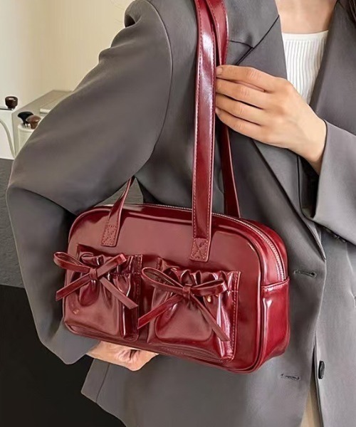 CALIFORNIA OUTFITTERS(カリフォルニア アウトフィッターズ)の「3-8E12 リボンアクセント ダブルポケットハンドバッグ(ハンドバッグ・レディース・ブラック/ワイン/シルバー・ONESIZE)」の5枚目の写真