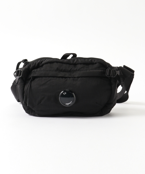 C.P. COMPANY（シーピーカンパニー）の「【C.P. Company / シーピーカンパニー】ACCESSORIES BAG IN NYLON B（ボディバッグ/ウエストポーチ・メンズ・ブラック・FREE）」の2枚目の写真