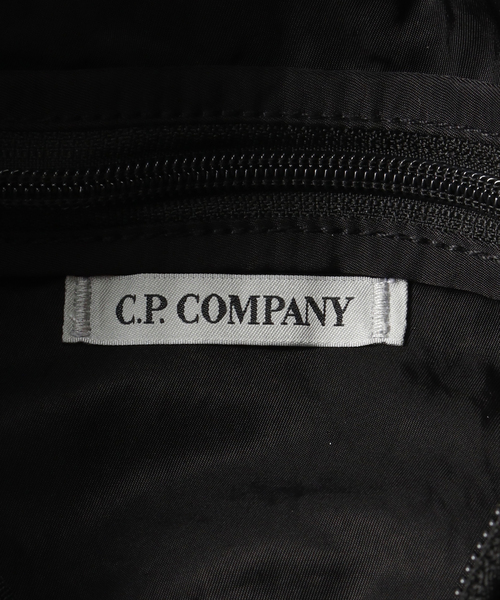 C.P. COMPANY（シーピーカンパニー）の「【C.P. Company / シーピーカンパニー】ACCESSORIES BAG IN NYLON B（ボディバッグ/ウエストポーチ・メンズ・ブラック・FREE）」の17枚目の写真
