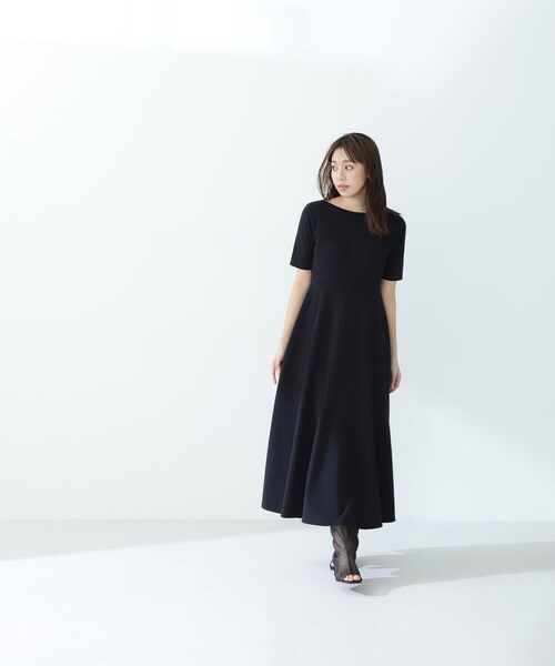 専用ですNEW BALANCE 半袖ワンピース ブラック/ホワイト 無地×ブロックシャドーロゴ 半袖 ハーフジップ ワンピース