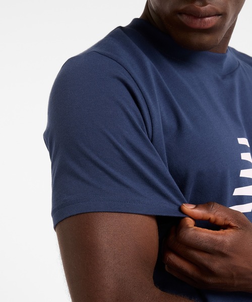 NEW BALANCE(ニューバランス)の「Sport Jersey ショートスリーブTシャツ(Tシャツ/カットソー・メンズ・ホワイト/ネイビー/ブラック・XX-LARGE/X-LARGE/LARGE/MEDIUM/SMALL)」の17枚目の写真