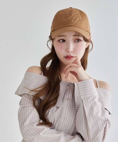 one after another NICE CLAUP(ワンアフターアナザーナイスクラップ)の「NCイニシャル刺繍キャップ(キャップ・レディース・ネイビー/アイボリー/ライトブラウン・FREE)」の1枚目の写真