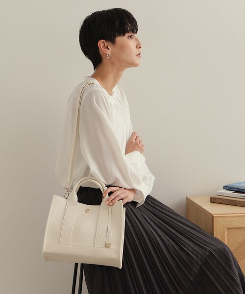 OPAQUE.CLIP(オペークドットクリップ)の「【軽量/2WAY】スクエアミドルトートバッグ(トートバッグ・レディース・イエロー系その他/ブラック/アイボリー・00)」の7枚目の写真