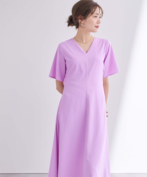 UR'S（ユアーズ）の「Vネックフィットアンドフレアワンピース（ワンピース・レディース・ネイビー/パープル/グレイッシュベージュ/ブラック系その他・S/M/L）」の18枚目の写真