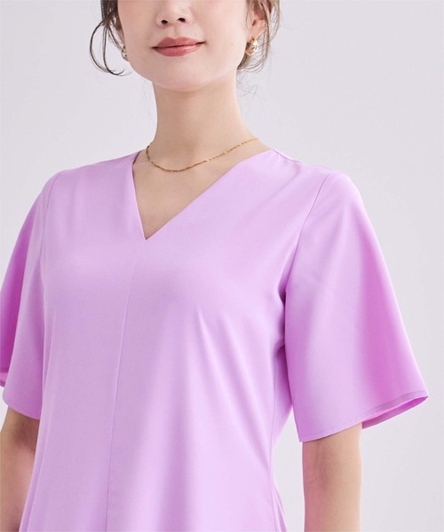 UR'S（ユアーズ）の「Vネックフィットアンドフレアワンピース（ワンピース・レディース・ネイビー/パープル/グレイッシュベージュ/ブラック系その他・S/M/L）」の7枚目の写真