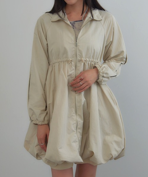 MAGASIN DE MODE Onjna(マガジンデモードオンジェナ )の「【MAGASIN DE MODE Onjna】T/Nタフタトラックバルーンミニワンピース XNN(ワンピース・レディース・ベージュ/チャコールグレー/アイボリー/カーキ・FREE)」の6枚目の写真