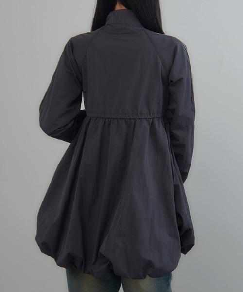 MAGASIN DE MODE Onjna(マガジンデモードオンジェナ )の「【MAGASIN DE MODE Onjna】T/Nタフタトラックバルーンミニワンピース XNN(ワンピース・レディース・ベージュ/チャコールグレー/アイボリー/カーキ・FREE)」の14枚目の写真