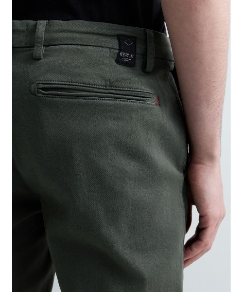 REPLAY(リプレイ)の「レギュラースリムBENNI Hyperflex Color スーパーストレッチチノパンツ(デニムパンツ・メンズ・ミント/ホワイト/ライトブルー/グレー/ホワイト系その他・W28xL32/W29xL32/W30xL32/W31xL32/W32xL32/W33xL32/W34xL32/W36xL32)」の19枚目の写真