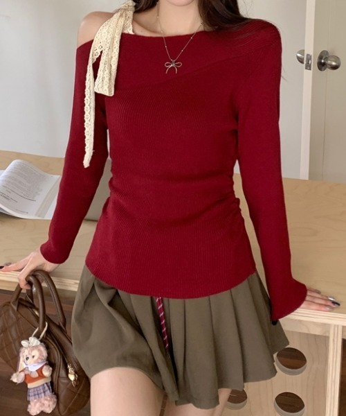 Teem Store(チームストア)の「レースリボンストラップ ワンショル リブニット(ニット/セーター・レディース・レッド/アイボリー/グレー/ブラック・F)」の1枚目の写真