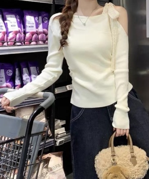Teem Store(チームストア)の「レースリボンストラップ ワンショル リブニット(ニット/セーター・レディース・レッド/アイボリー/グレー/ブラック・F)」の5枚目の写真