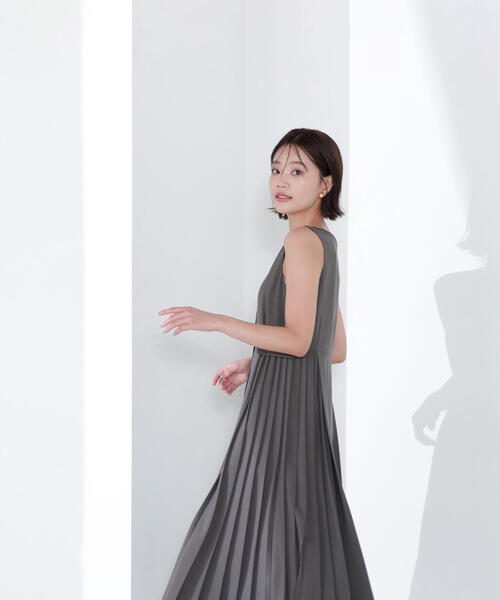 NATURAL BEAUTY BASIC（ナチュラルビューティーベーシック）の「◇ 【美人百花掲載】サイドプリーツジャンスカ（ジャンパースカート・レディース・ベージュ/チャコールグレー/ネイビー・MEDIUM/SMALL/P/S）」の6枚目の写真