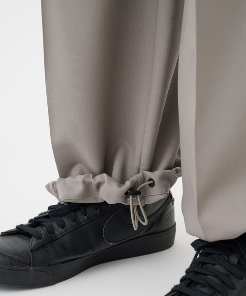 STUDIOUS（ステュディオス）の「NO SEASON WASHABLEWOOL CARGO（カーゴパンツ・メンズ・グレイッシュベージュ/ブラック・2/1）」の21枚目の写真