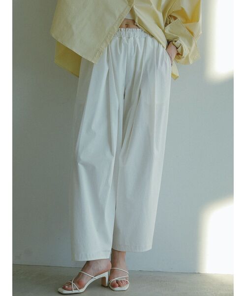 ELENDEEK（エレンディーク）の「イージータックコクーンパンツ（その他パンツ・レディース・オフホワイト/ブラック/ラベンダー/レッド/ブラウン・01/02）」の2枚目の写真