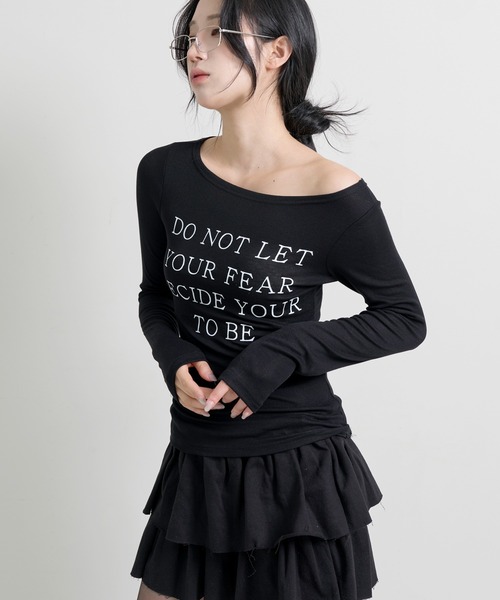 FOLLOWIN(フォロウィン)の「スペリングレタリングシースルーワンショルダー/オフショルダーレイヤードカットソー(Tシャツ/カットソー・レディース・ホワイト/グレー/ブラック・FREE)」の3枚目の写真