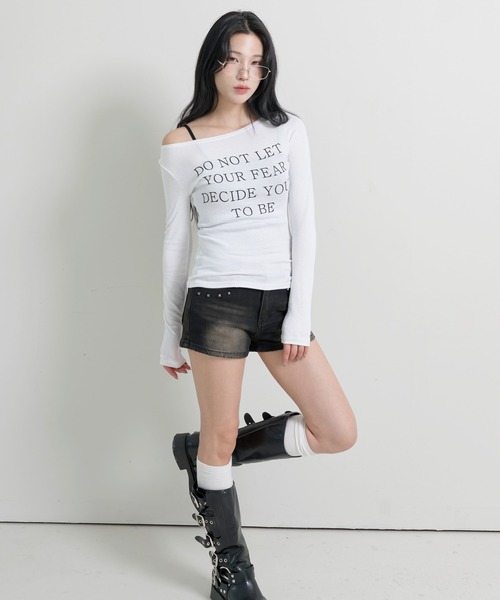 FOLLOWIN(フォロウィン)の「スペリングレタリングシースルーワンショルダー/オフショルダーレイヤードカットソー(Tシャツ/カットソー・レディース・ホワイト/グレー/ブラック・FREE)」の5枚目の写真