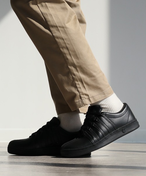 K-SWISS（ケースイス）の「【K-SWISS/ケースイス】CLASSIC 88(クラシック 88) レザー ローカットスニーカー（スニーカー・メンズ・ホワイト系その他2/ホワイト/ホワイト系その他/ブラック・27.0cm/25.0cm/25.5cm/26.0cm/26.5cm/27.5cm/28.0cm）」の6枚目の写真