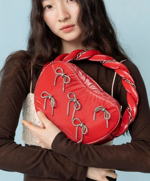 Casselini(キャセリーニ)の「Casselini(キャセリーニ)チェーンリボンバッグ(ハンドバッグ・レディース・ブラック/レッド/シルバー・FREE)」の1枚目の写真