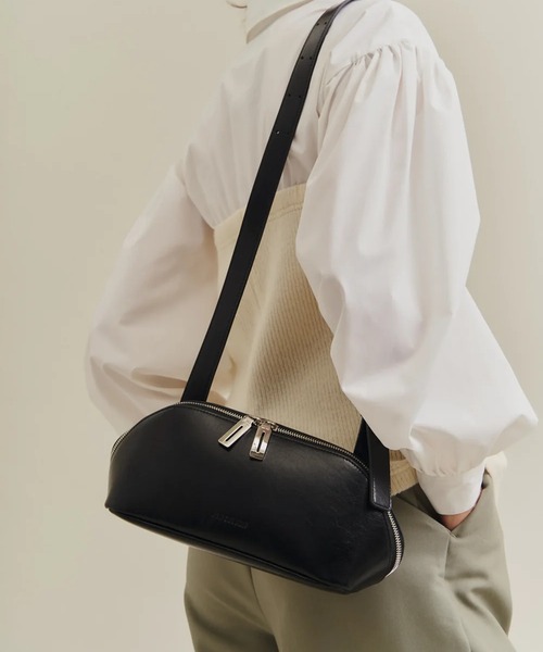 ADD CULUMN(アドカラム)の「【ADD CULUMN/アドカラム】FIGRE BODYBAG VINTAGE/横長ボディバッグ(ショルダーバッグ・レディース・ブラック/ホワイト/イエロー/サックスブルー・FREE)」の7枚目の写真
