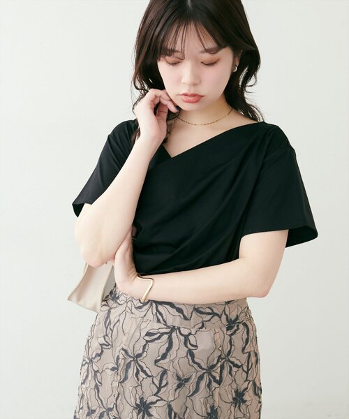 natural couture（ナチュラルクチュール）の「ドレープカットプルオーバー（Tシャツ/カットソー・レディース・サックスブルー/オフホワイト/イエロー/ブラック・FREE）」の3枚目の写真