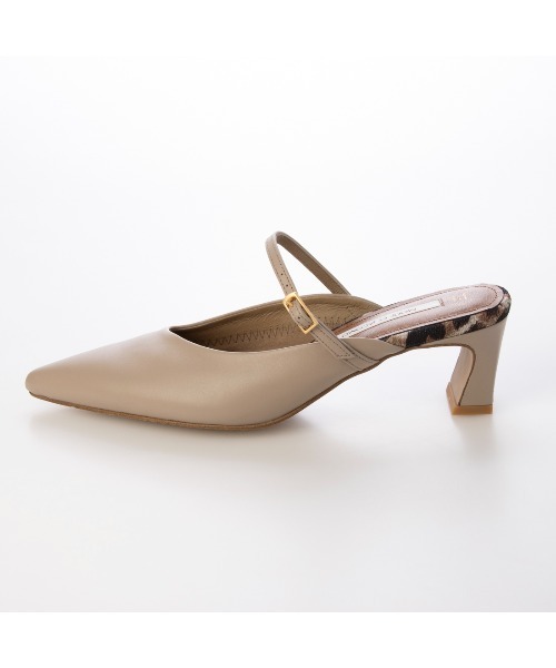 Mode et Jacomo（モードエジャコモ）の「ベルテッドミュールパンプス（パンプス・レディース・デザートカモ/ブラック・22.5cm/23cm/24.5cm/23.5cm/24cm）」の4枚目の写真