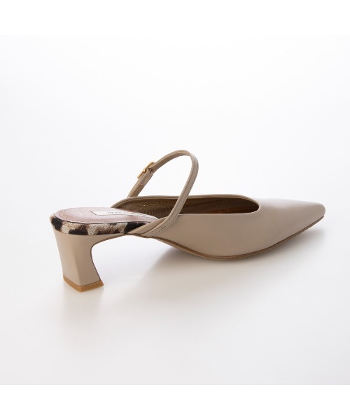 Mode et Jacomo（モードエジャコモ）の「ベルテッドミュールパンプス（パンプス・レディース・デザートカモ/ブラック・22.5cm/23cm/24.5cm/23.5cm/24cm）」の5枚目の写真