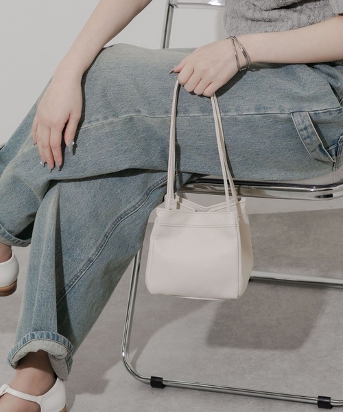 SMELLY（スメリー）の「スクエアミニバッグ（ハンドバッグ・レディース・ブラック/アイボリー・-）」の3枚目の写真