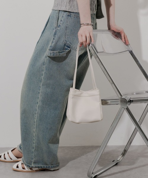 SMELLY（スメリー）の「スクエアミニバッグ（ハンドバッグ・レディース・ブラック/アイボリー・-）」の4枚目の写真