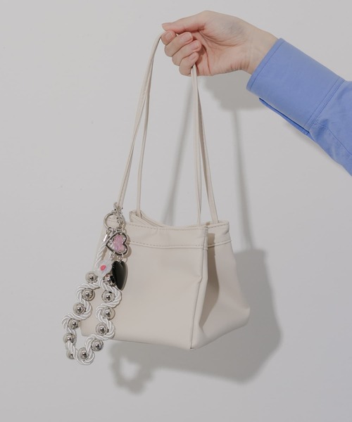 SMELLY（スメリー）の「スクエアミニバッグ（ハンドバッグ・レディース・ブラック/アイボリー・-）」の6枚目の写真