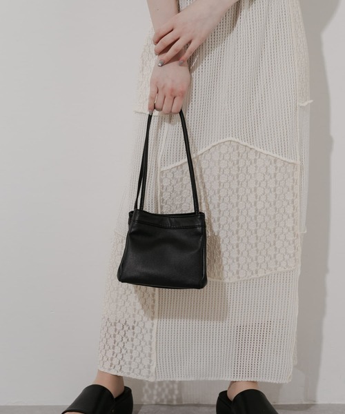 SMELLY（スメリー）の「スクエアミニバッグ（ハンドバッグ・レディース・ブラック/アイボリー・-）」の8枚目の写真