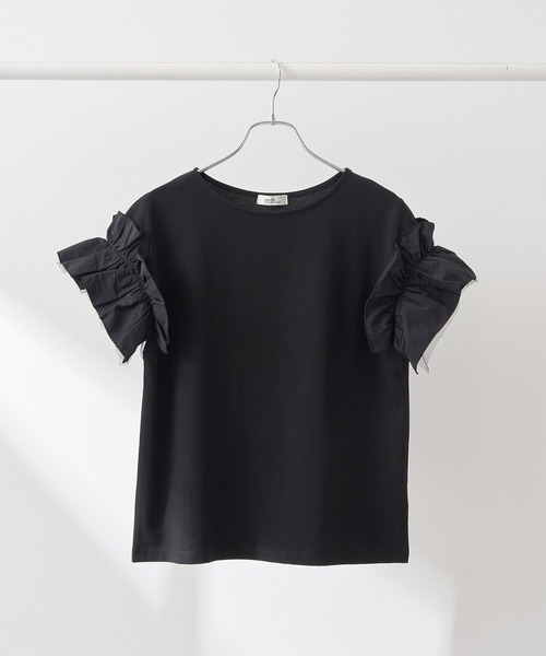 【新品 未使用】ソーノ sono クルーフリルスリーカットソー ギャザーフリル Sono（ソーノ）の「クルーフリルスリーブカットソー（Tシャツ