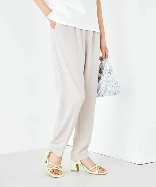 a.v.v（アーヴェヴェ）の「【接触冷感/洗える/イージーケア】美ラクるイージーテーパードパンツ（その他パンツ・レディース・ブルー/アイボリー/ミント/ダークインディゴブルー/グレー系その他/チャコールグレー/ブラック/ネイビー・34/36/40/38/42）」の4枚目の写真