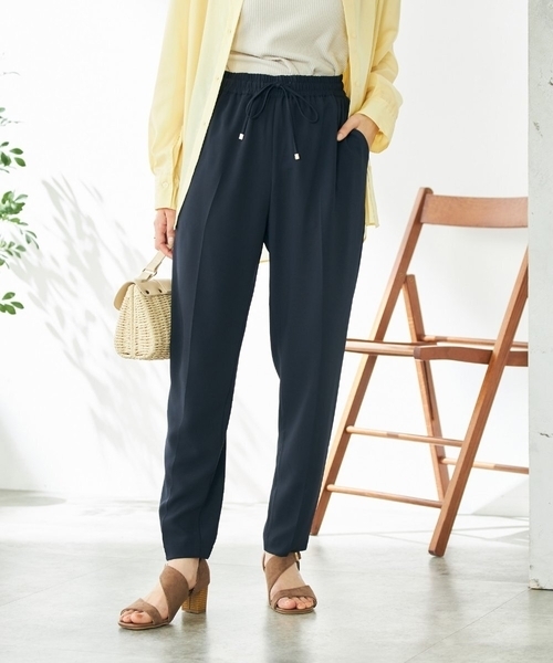 a.v.v（アーヴェヴェ）の「【接触冷感/洗える/イージーケア】美ラクるイージーテーパードパンツ（その他パンツ・レディース・ブルー/アイボリー/ミント/ダークインディゴブルー/グレー系その他/チャコールグレー/ブラック/ネイビー・34/36/40/38/42）」の6枚目の写真