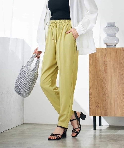 a.v.v（アーヴェヴェ）の「【接触冷感/洗える/イージーケア】美ラクるイージーテーパードパンツ（その他パンツ・レディース・ブルー/アイボリー/ミント/ダークインディゴブルー/グレー系その他/チャコールグレー/ブラック/ネイビー・34/36/40/38/42）」の5枚目の写真