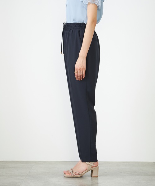 a.v.v（アーヴェヴェ）の「【接触冷感/洗える/イージーケア】美ラクるイージーテーパードパンツ（その他パンツ・レディース・ブルー/アイボリー/ミント/ダークインディゴブルー/グレー系その他/チャコールグレー/ブラック/ネイビー・34/36/40/38/42）」の21枚目の写真