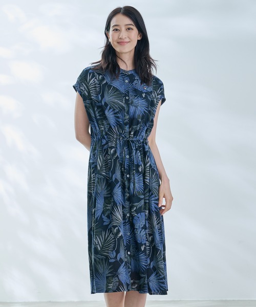 Arnold Palmer（アーノルドパーマー）の「リゾート柄 シャツワンピース（シャツワンピース・レディース・ブラック/ネイビー/グリーン/ベージュ・L/M/S）」の2枚目の写真