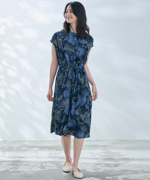 Arnold Palmer（アーノルドパーマー）の「リゾート柄 シャツワンピース（シャツワンピース・レディース・ブラック/ネイビー/グリーン/ベージュ・L/M/S）」の6枚目の写真