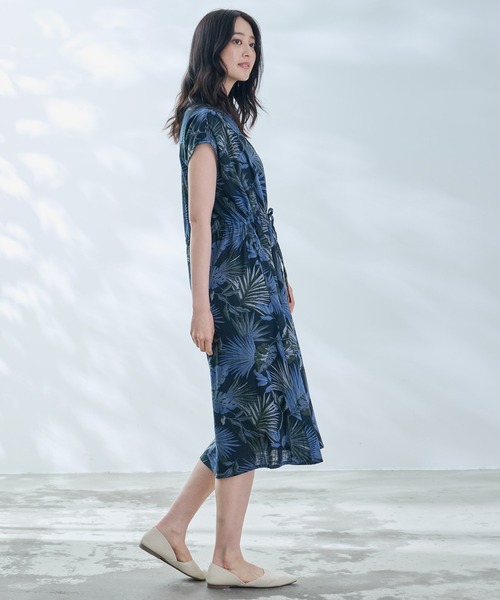 Arnold Palmer（アーノルドパーマー）の「リゾート柄 シャツワンピース（シャツワンピース・レディース・ブラック/ネイビー/グリーン/ベージュ・L/M/S）」の7枚目の写真